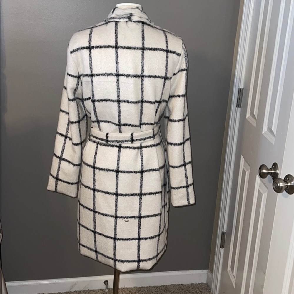 12 Coat - Picture 4 of 6